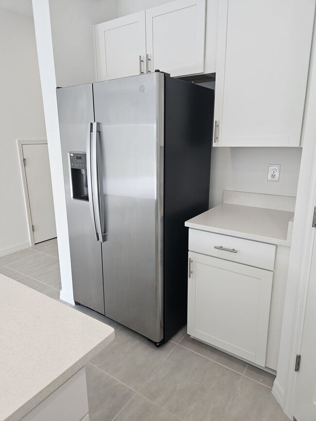 Building Photo - Townhome in The Townhomes of River Landing