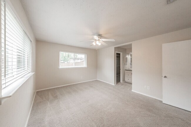 Building Photo - 1300 Potomac Dr