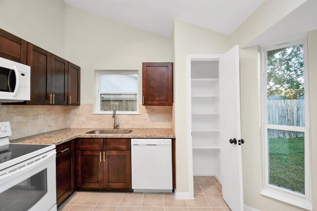 Building Photo - 17107 Amber Ridge Dr