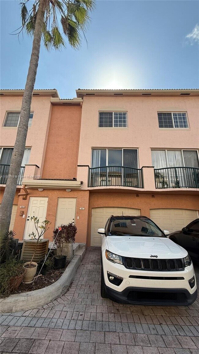 Building Photo - 2107 SE 10th Ave