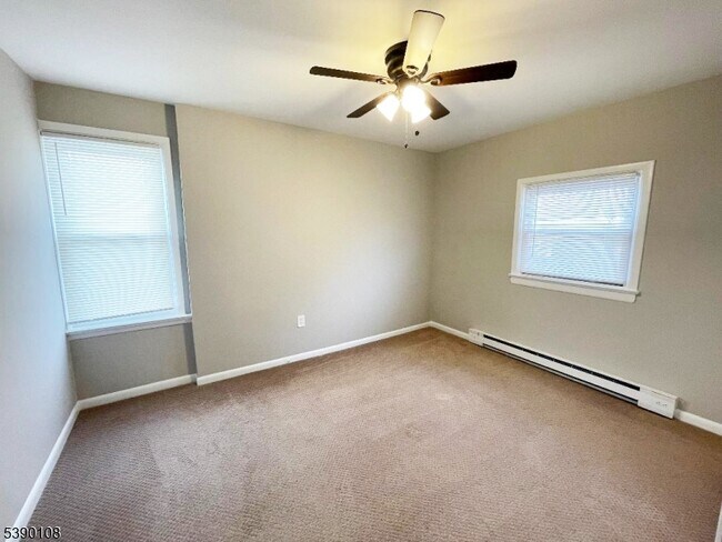 Building Photo - 15 Washburn Pl