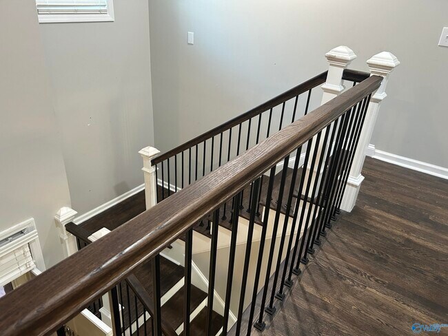 Building Photo - 2012 Fairway Hills Dr