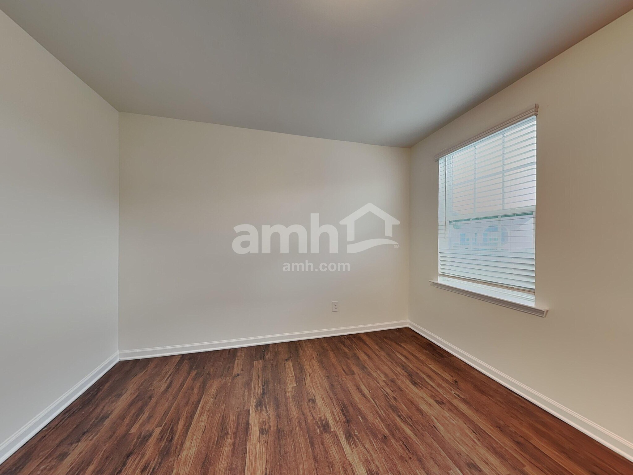 Building Photo - 154 Eden Ave