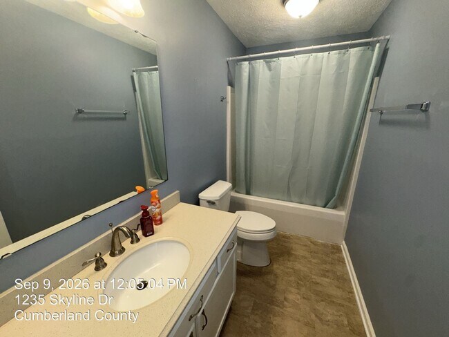 Building Photo - 1235 Skyline Dr