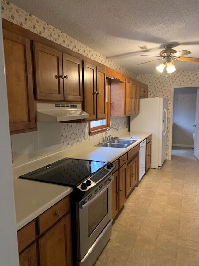 Building Photo - Single Family Home