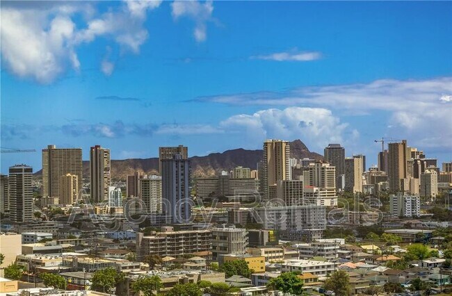 Building Photo - 1114 Punahou St