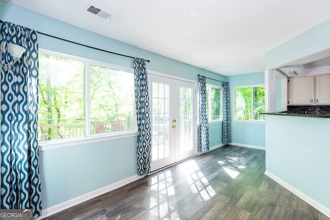 Building Photo - 46 Dunwoody Springs Dr