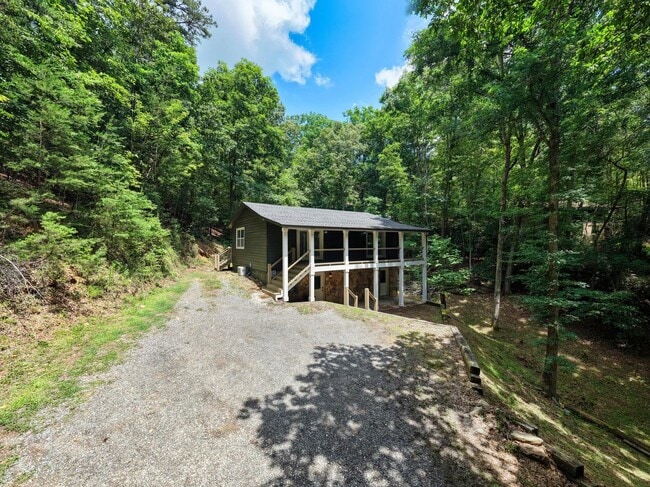 Building Photo - 45 Mountain Stream Rd