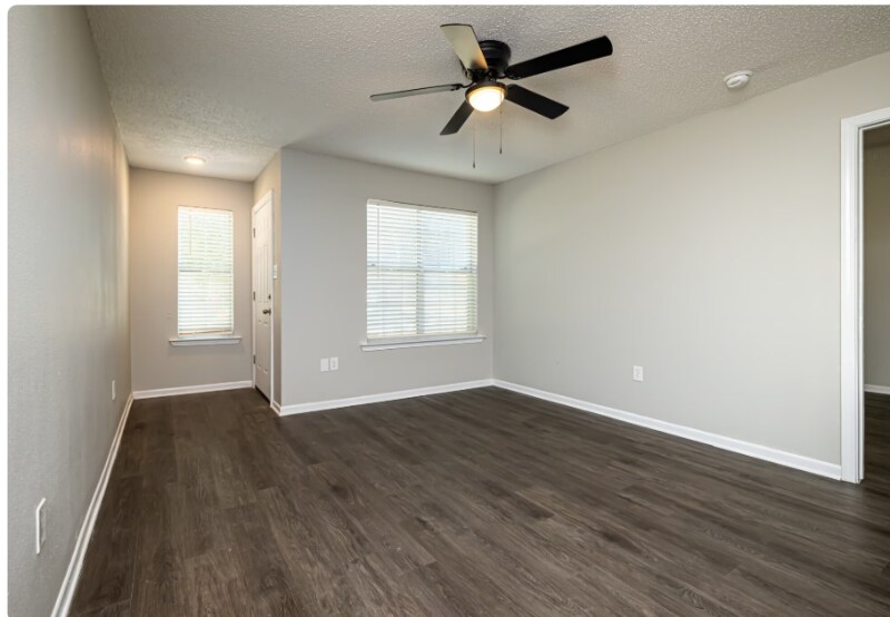 Building Photo - 2121 Lobdell Blvd