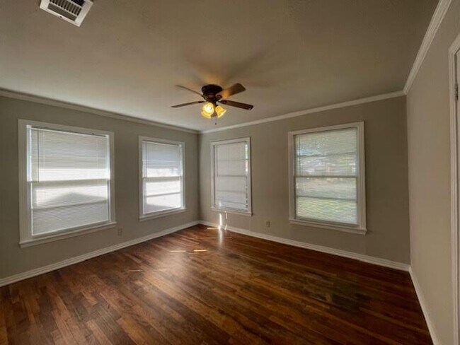 Building Photo - 1105 Fisher St