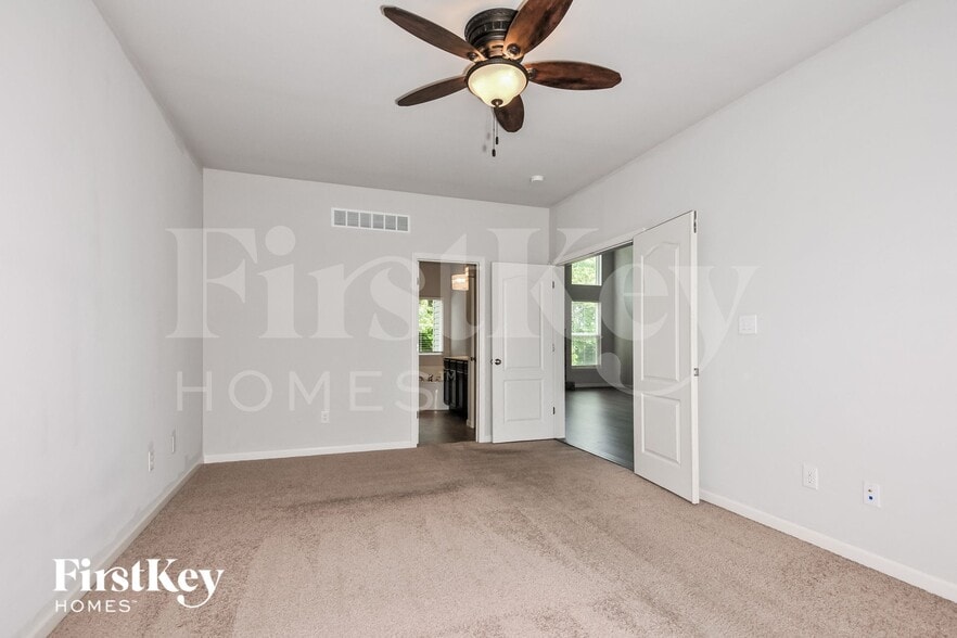 Building Photo - 246 Lonepine Dr