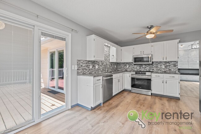 Building Photo - 3 Bedroom | 3 Bathroom - Ready to Entertai...