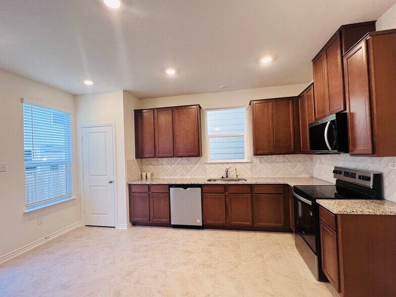 Kitchen - 14839 Vance Jackson Rd