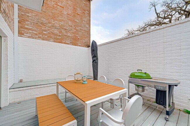 Building Photo - 39 River Hollow Ln