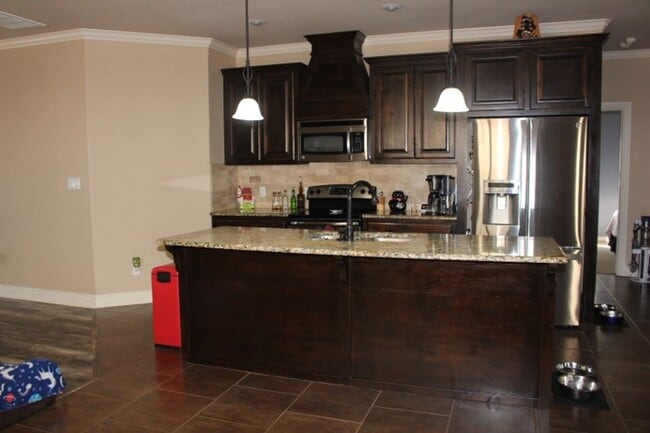 Building Photo - Fantastic home located in West Hill