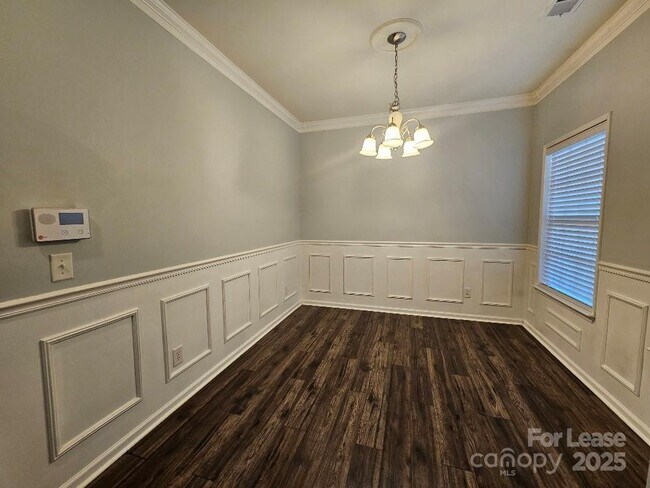 Building Photo - 2219 Crosscut Dr