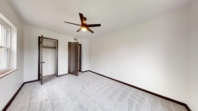 Building Photo - Parma - Ridgewood Lofts - 1 bedroom unit.
