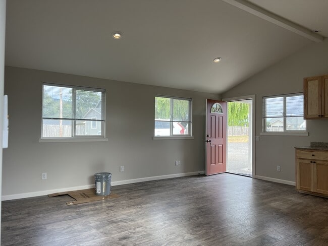 Building Photo - 1755 Glendale Dr