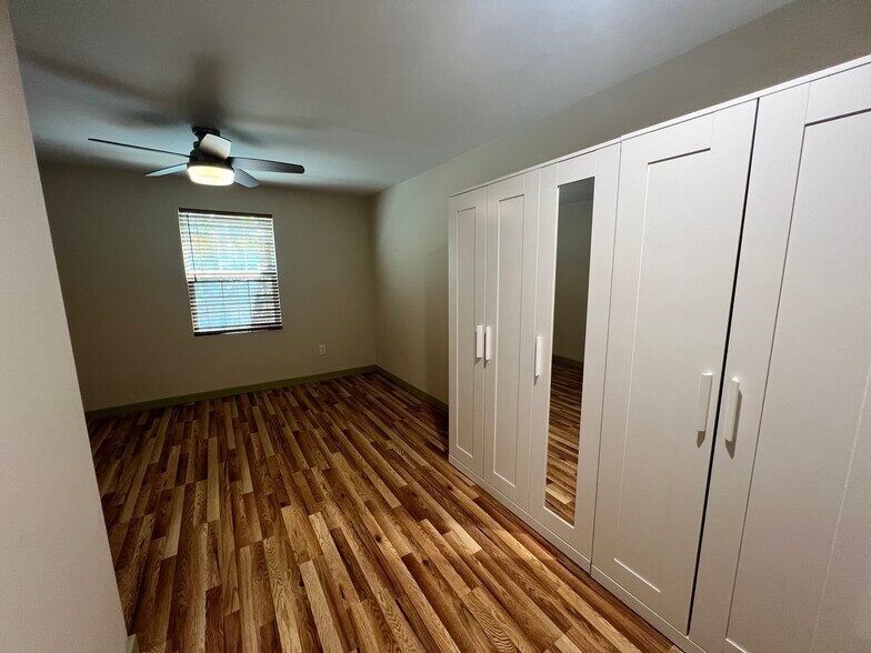 ADU Bedoom with 2 Closets - 14616 Valerio St