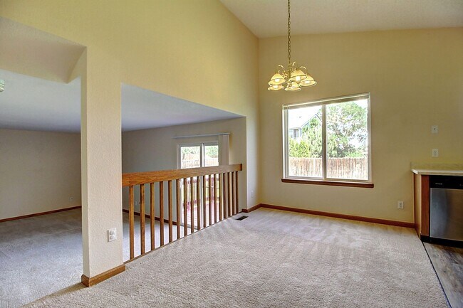 Building Photo - Charming 3 Bed 2 Bath Willow Run Home - Available August 10!