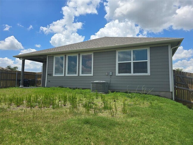 Building Photo - 200 Lavaca River Ln