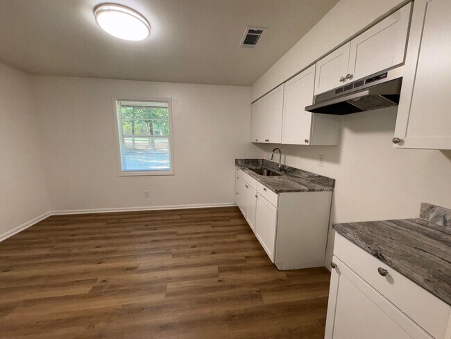 Building Photo - 4323 Ansley Ave