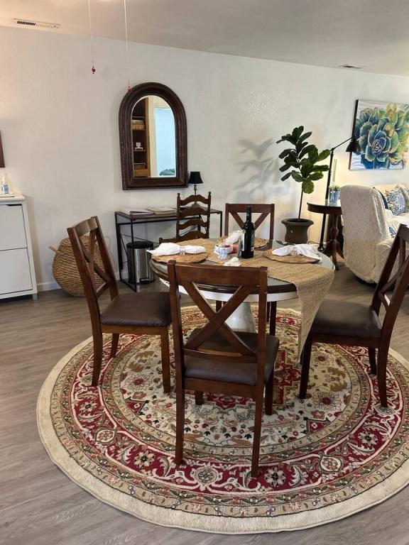 Building Photo - 563 Primrose Dr