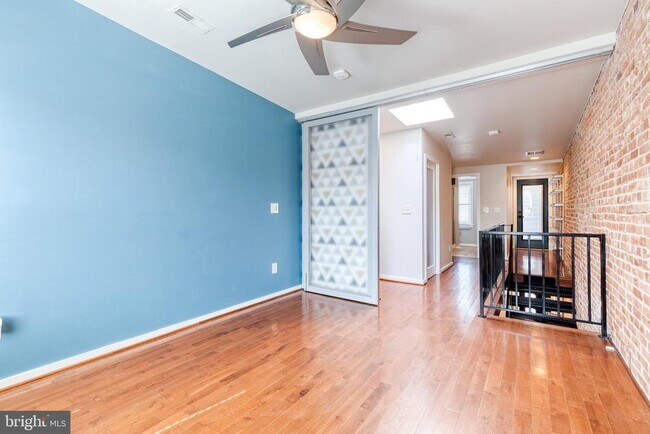Building Photo - 112 N Streeper St