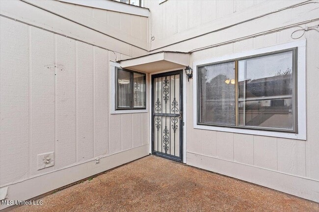 Building Photo - 167 Lakebend Cir