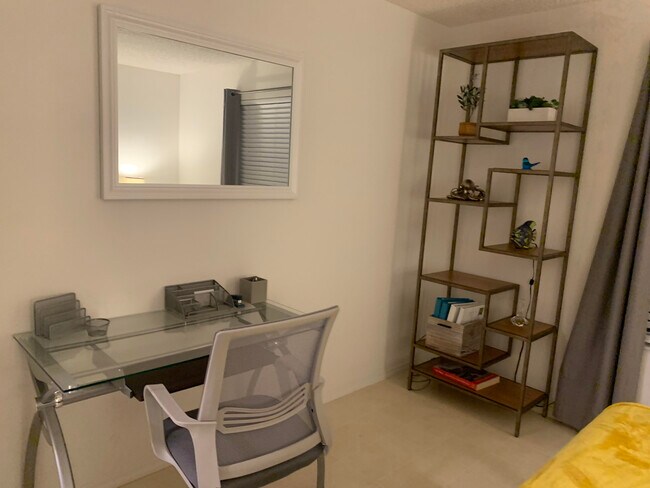 Building Photo - 1714 Picasso Pl