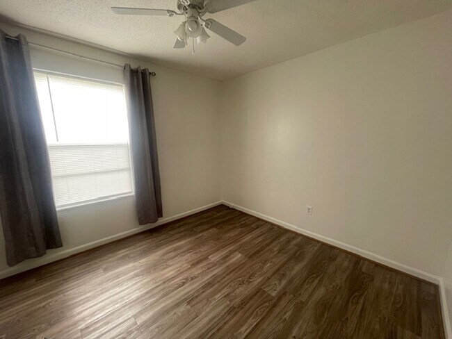 Building Photo - 3519 Goldfinch Drive