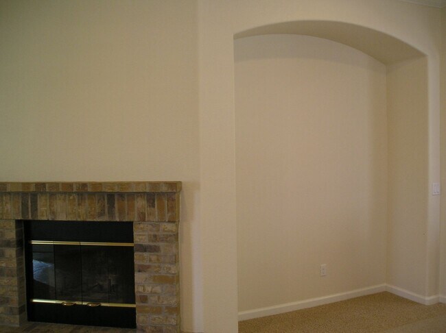 Building Photo - Highland Reserve 4 Bedroom 2 Bath, 1581 sqft, New Paint and Carpet, Great Room Floor Plan with fi...