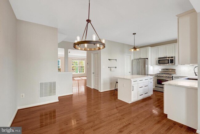 Building Photo - 12913 Wood Cres Cir