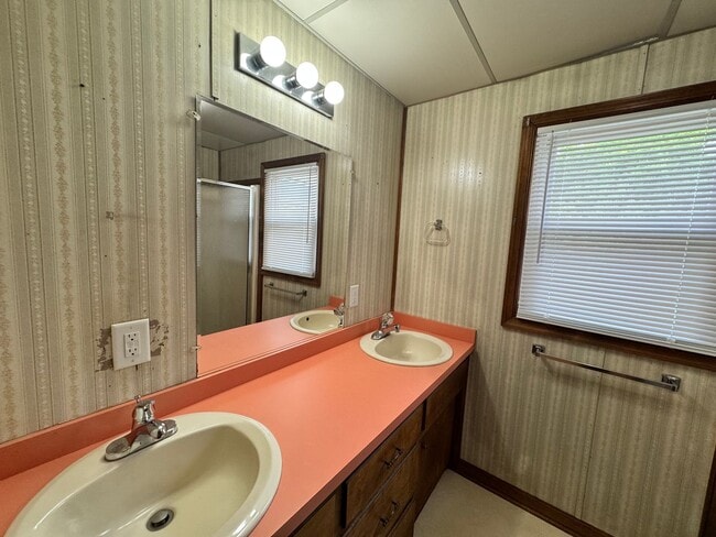 Building Photo - Campbell County Home on Large Lot