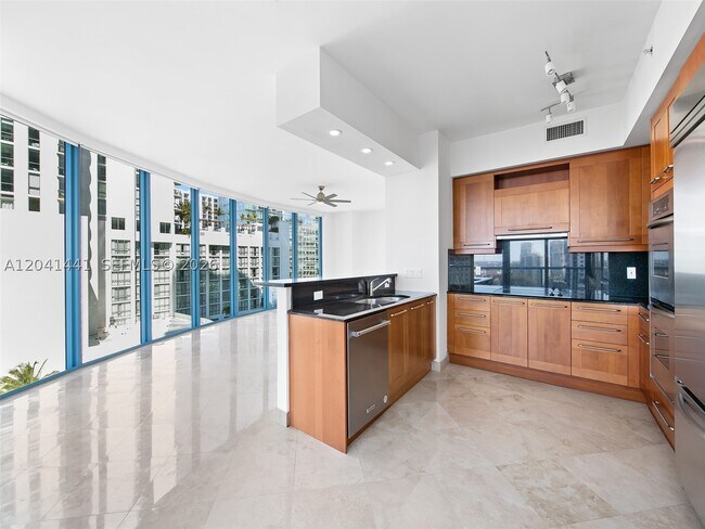 Building Photo - 333 Las Olas Way
