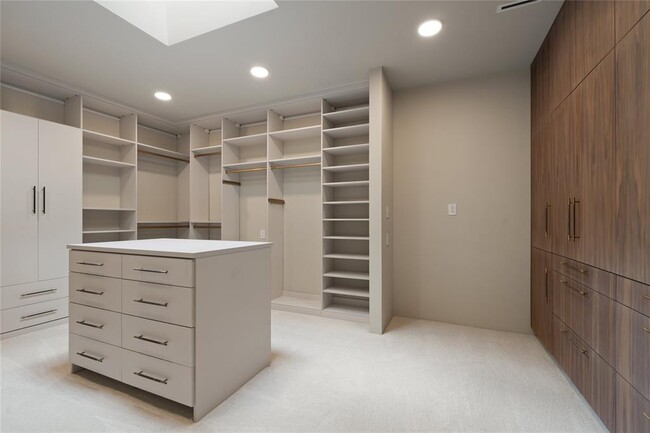 Building Photo - 4705 Balcones Dr