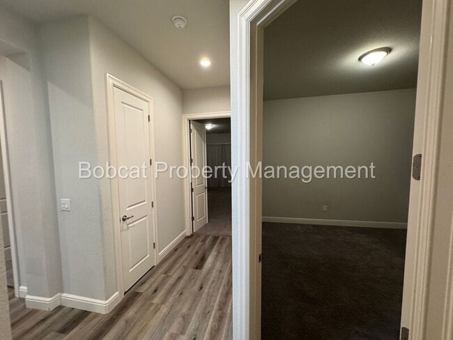 Building Photo - 925 Cranfield Ct