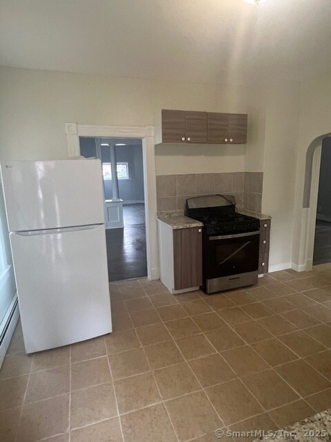 Building Photo - 118 E Farm St