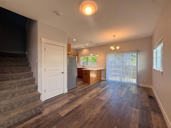 Building Photo - HONEYBEE5711-5713