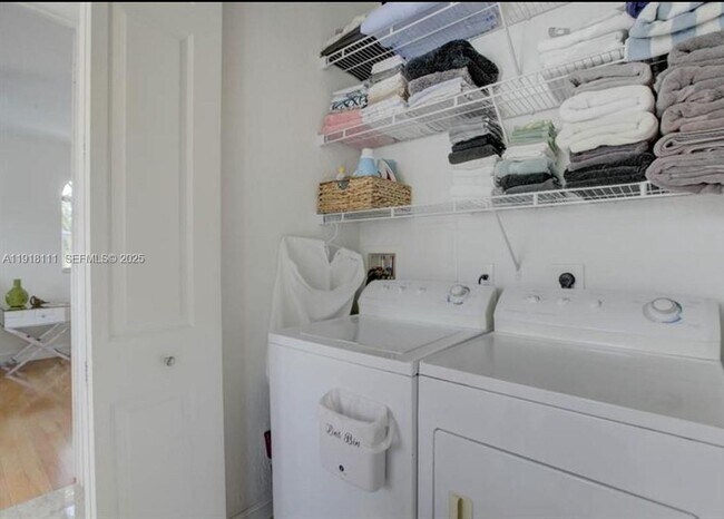 Building Photo - 601 NE 11th Ave