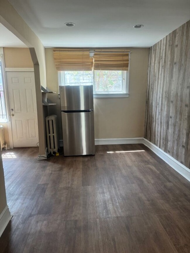 Building Photo - Front Porch Row - Oak Lane (SECTION 8 VOUR...