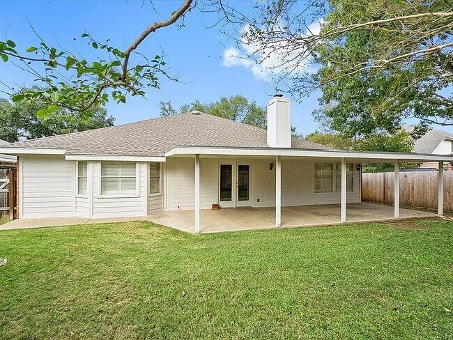 Building Photo - 9018 Martha's Dr
