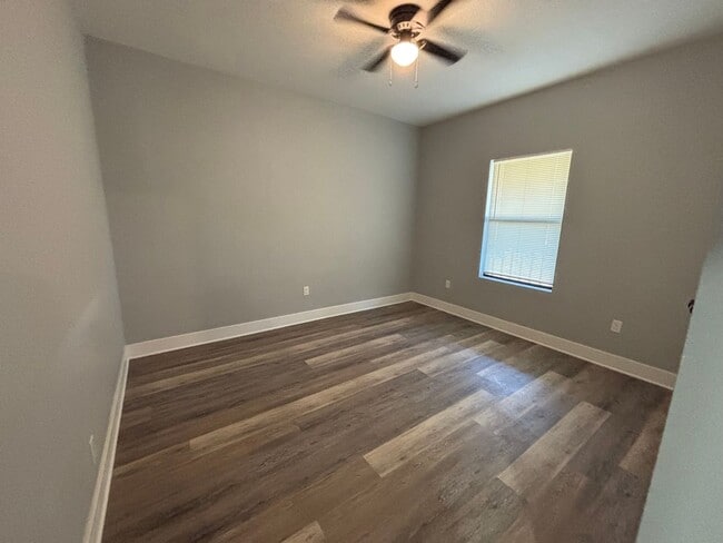 Building Photo - 5 bedrooms!! Remodeled top to bottom!