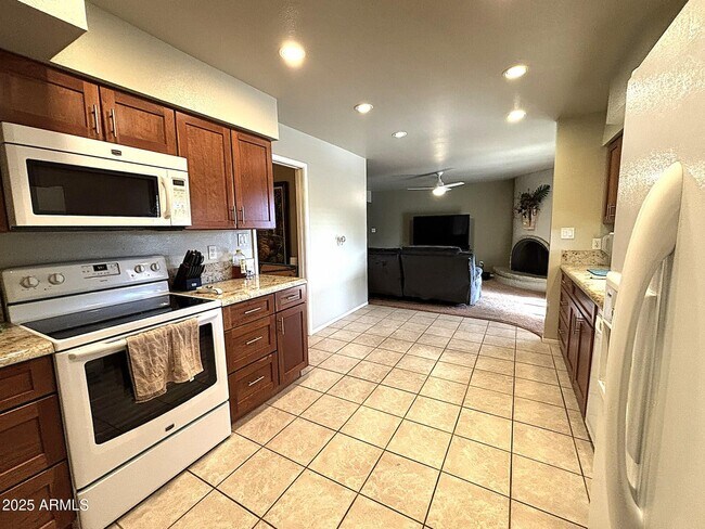 Building Photo - 3625 E Garden Dr