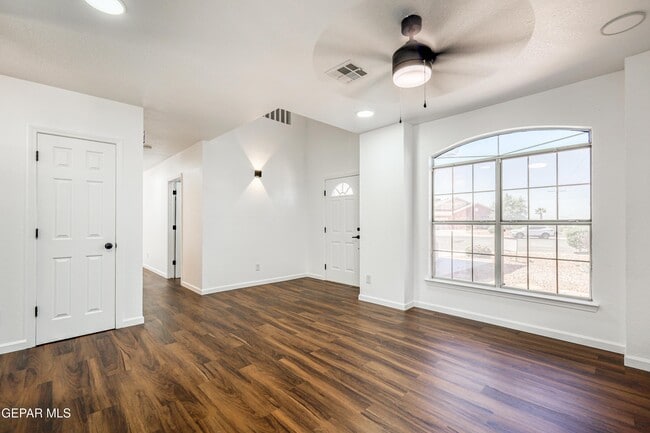 Building Photo - 7600 Plaza Redonda Dr