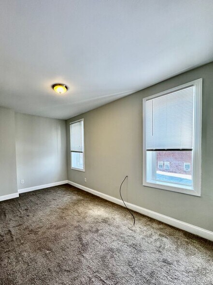 Building Photo - 139 E North Ave