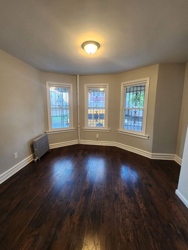 Building Photo - Joseph Gordon