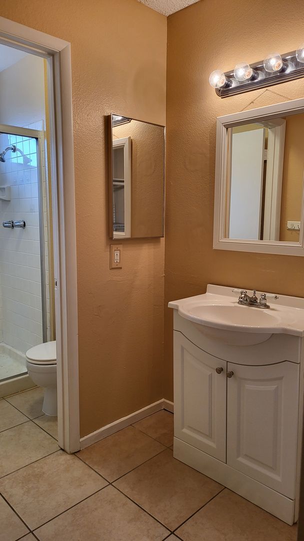 Building Photo - Charming one-story house