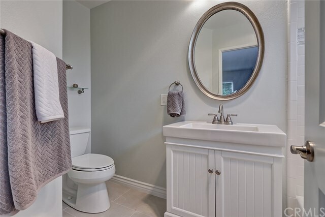 Building Photo - 323 S Broadway