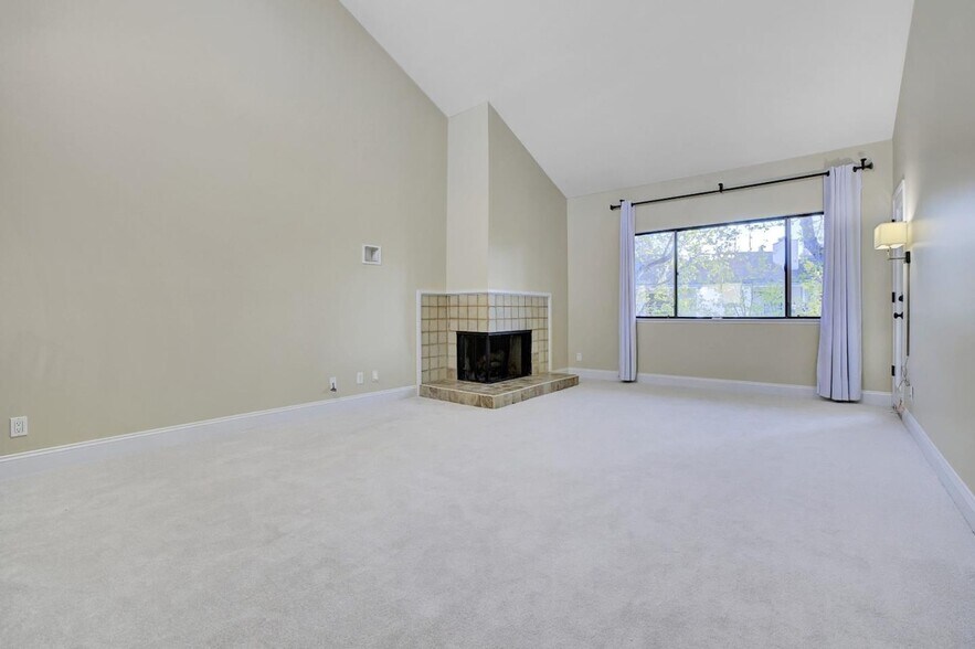 Building Photo - 4691 Albany Cir